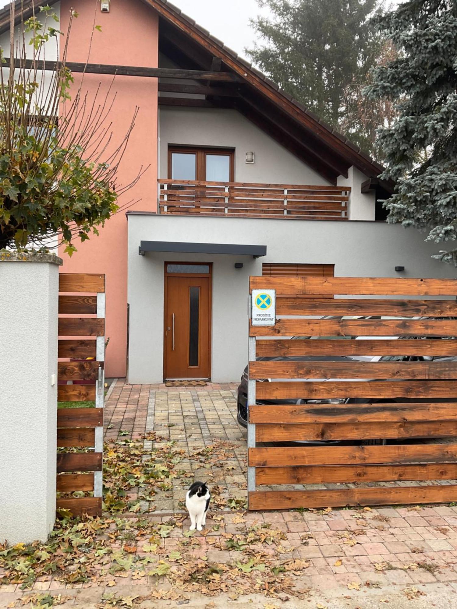 Apartman U Lesa Nove Jirny Bagian luar foto